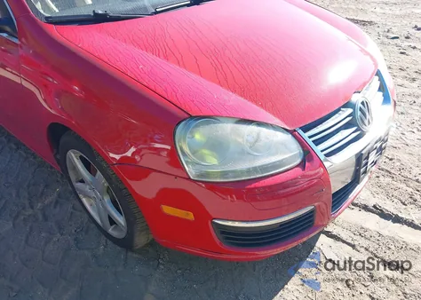 2010 Volkswagen Jetta Tdi z USA, uszkodzony, nr VIN 3VWRL7AJ9AM155138